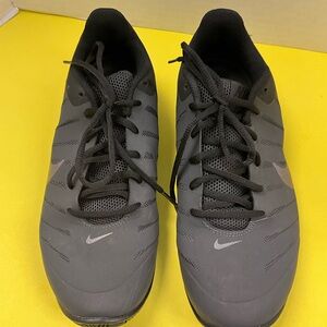 Nike Men’s Black and Gray Running Sneakers